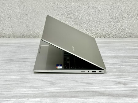 Samsung Galaxy Book Np754x 3